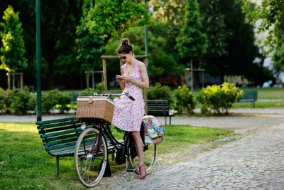 ​qq网名女生伤感超长140句